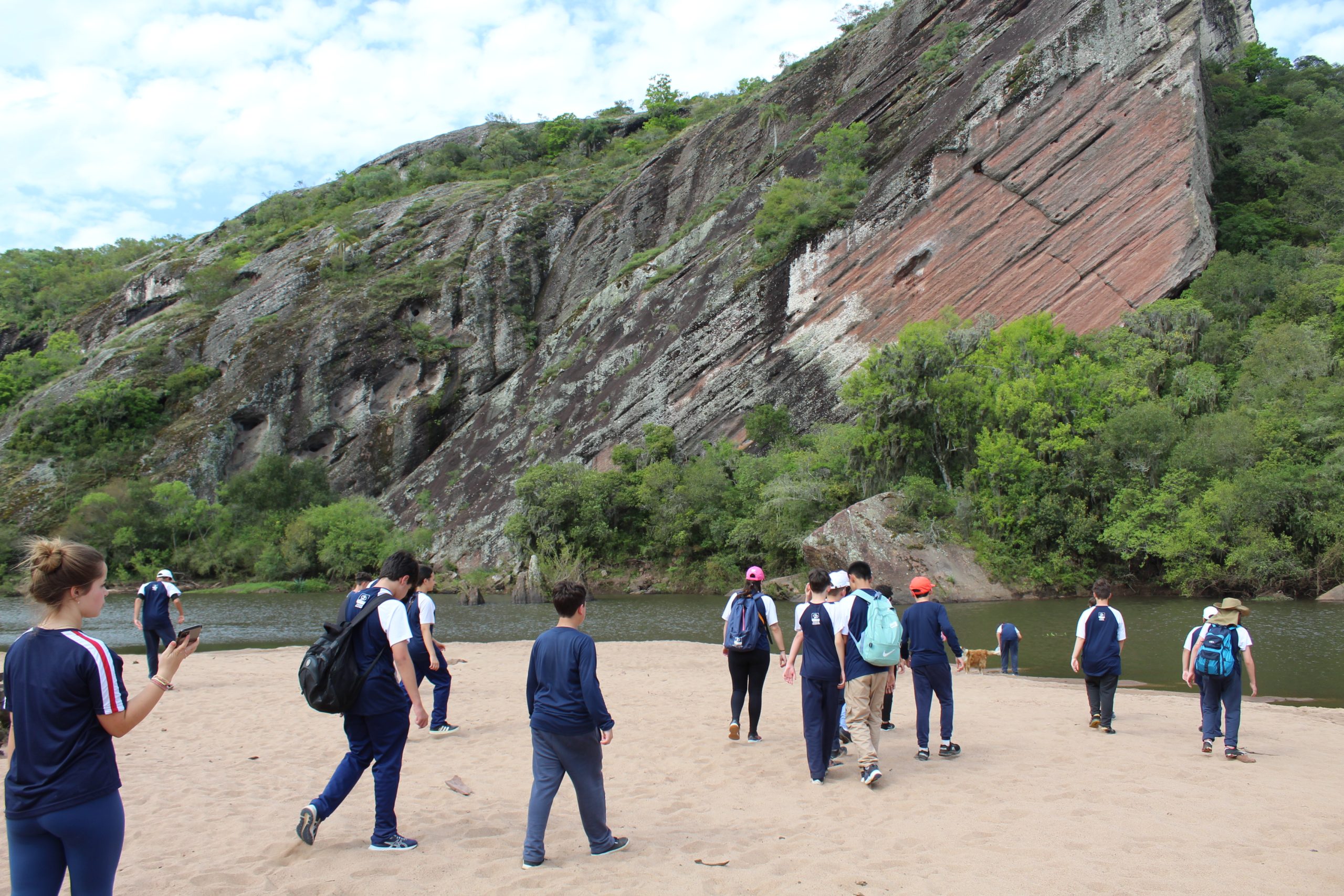 TRILHA DOS 7º E 8º ANOS EM MINAS DO CAMAQUÃ